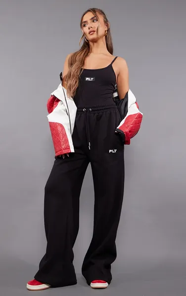 PRETTYLITTLETHING Black Badge Straight Leg Joggers