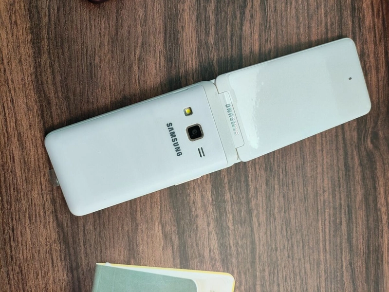 A++ Samsung Galaxy Folder 2 SM-G1600 White Red Gold Black Unlocked 4G flip phone