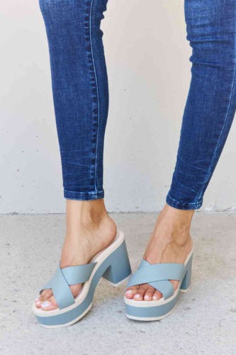 Weeboo Cherish The Moments Contrast Platform Sandals in Misty Blue - Misty  Blue / 9