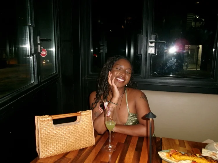 pretty girls eat well