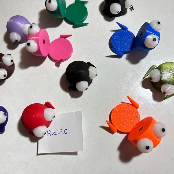 R.E.P.O. Magnet – Movable Eyes & Hands – Interactive Sci-Fi Collectible Gift