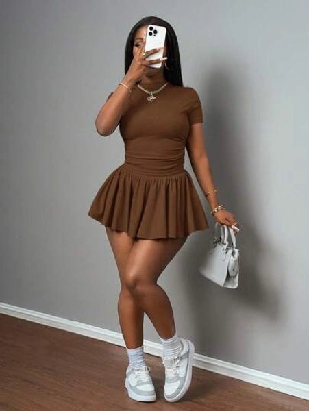 Slaydiva New Spring And Summer Casual Basic Style, Sports Style, Simple Round Neck, Short Sleeves, Pleated Short T-Shirt On Both Sides + A Swing Umbrella Skirt, Short On Both Sides, Front And Back, Medium Length, Light Gray Ribbed Knitted Fabric Women's Two Pieces Set