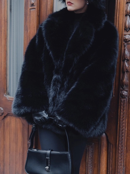 Short eco-coat with voluminous collar