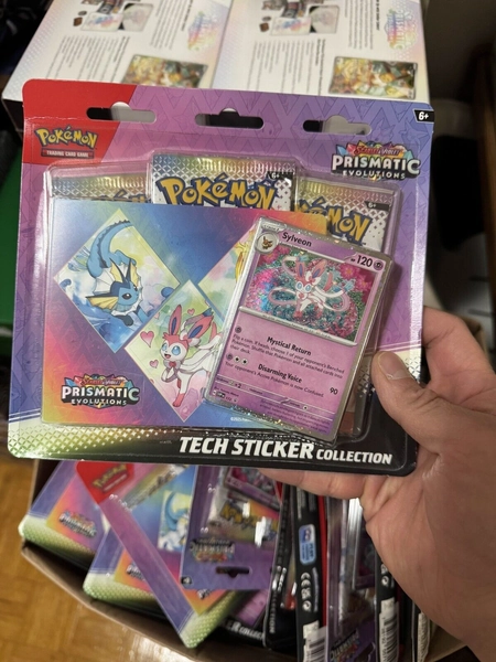 Pokémon Scarlet &amp; Violet: Prismatic Evolutions Tech Sticker Collection Sylveon