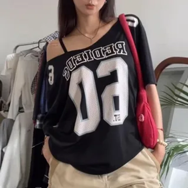 Short-Sleeve One-Shoulder Lettering T-Shirt