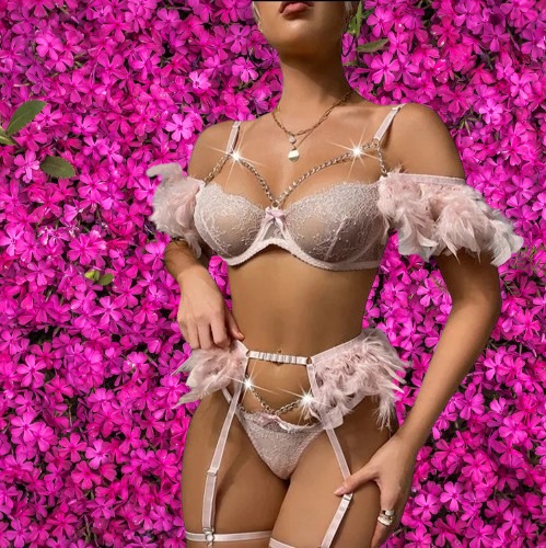 Feathered Seduction: French Lingerie Set for Sweet Fantasy - Pink / S