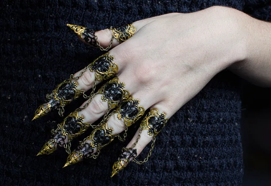 Ebony Armour - Claw Rings - Full hand set - BDSM Claws - Gothic Vampire Jewellery - Nail Ring - Halloween Costume - Festival jewelry