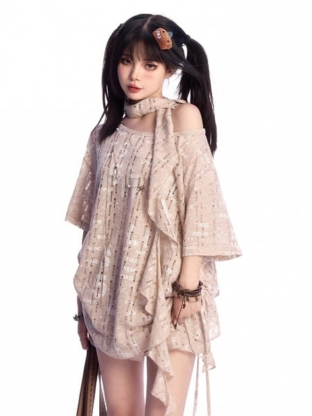 [$36.00]Khakifarbenes T-Shirt mit asymmetrischem Ausschnitt, Buchstabendruck und Löchern im Used-Look, inklusive kostenlosem Schal