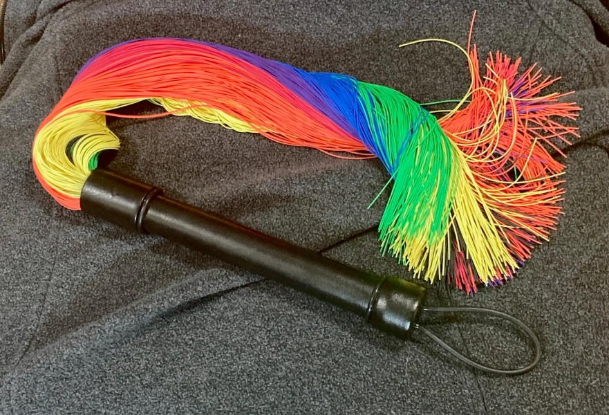 Woosh 1,200-strand soft latex rubber flogger