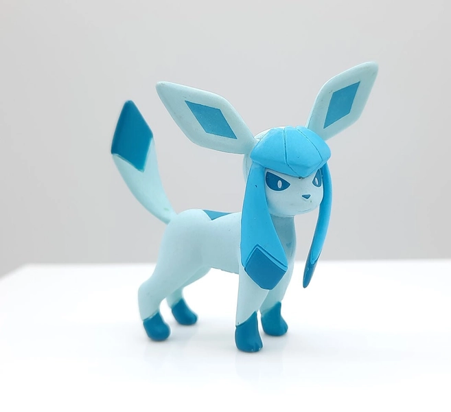 Pokemon Glaceon 2" gacha figure toy