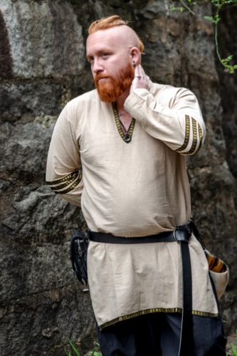 Honorbound Tunic - Black/Gold / XL