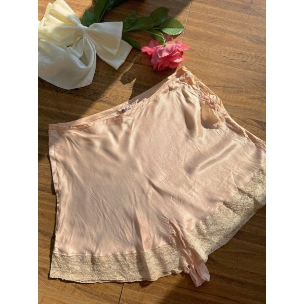 1930s Alida Silky Satin Tap Pants In Peach Lace Lined 26” Waist