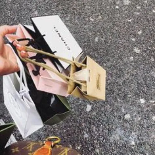 Your Queen's Weekly Shopping Fund