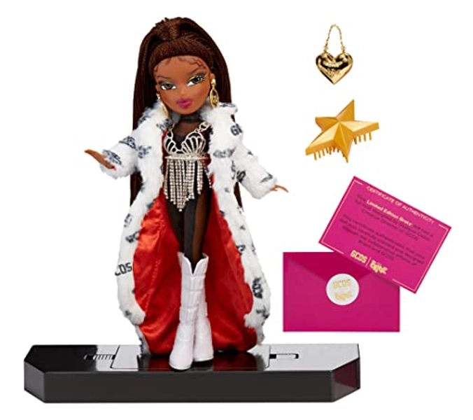 Bratz x GCDS Special Edition Designer Modepuppe - SASHA zum Sammeln - Inklusive Outfit, Accessoires, Haarbürste und mehr - Voll beweglich - Premium Verpackung - Für Sammler und Kinder ab 7 Jahren