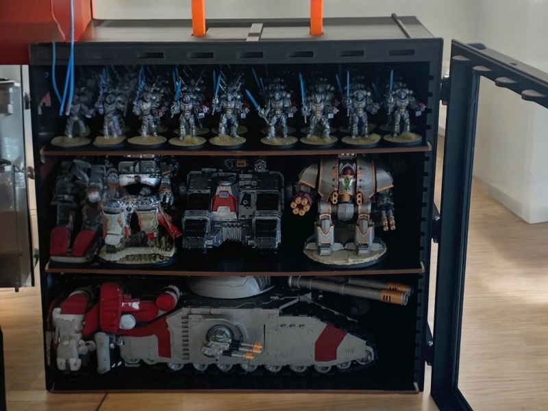 Miniatures storage display carry case large. kallax size. Suitable for miniatures like warhammer 40k, bolt action, warmachines etc.