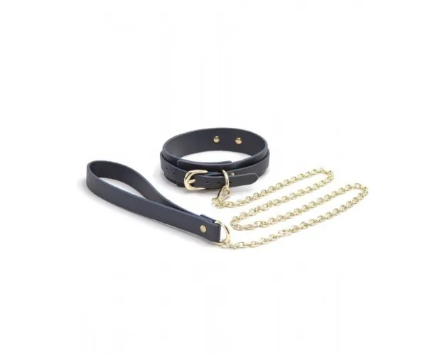 Obroża ze złotym łańcuszkiem zakończona smyczą