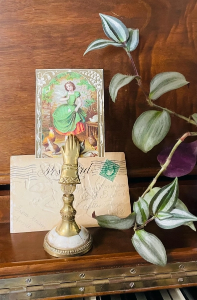 Brass Victorian Style Mother of Pearl Shell Inlay Lady’s Hand Clip Photo Ephemera Holder