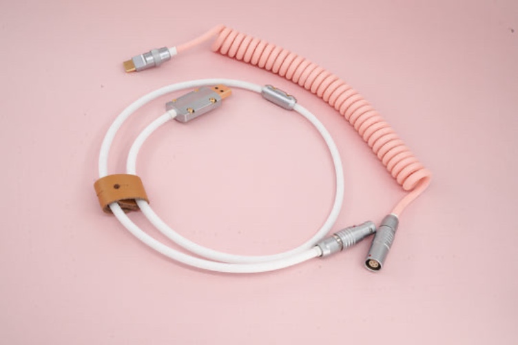 MelGeek Handmade USB Cable Coil on the Keyboard Side |melgeek.com | Type-C / Pink-White