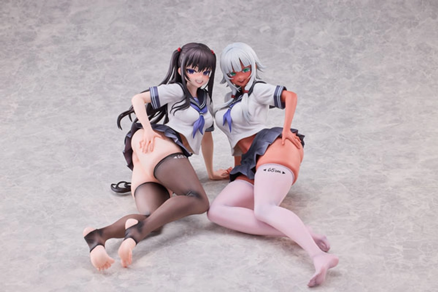 [Bonus] World Where the Thickness of a Girl's Thighs is Equal to Her Social Status Raura Aiza & Iroha Shishikura 1/5 Complete Figure(Pre-order)