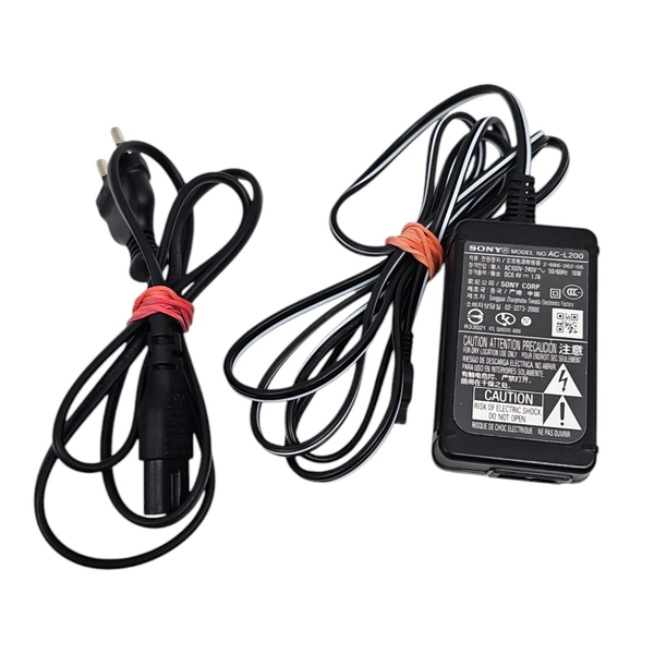 Original Netzteil Sony AC-L200C Output 8,4V 1,7A für Camcorder/Kame<wbr/>ra