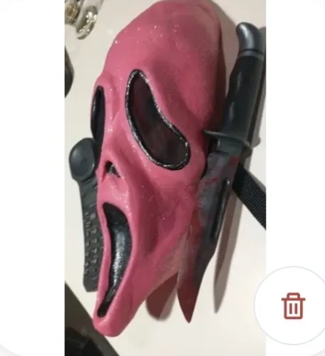 Scream pink face