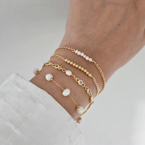 Personalized Pearl Stack Bracelet Set Hypoallergenic Layering Bracelet  Femme beaded Gold Bracelet Gift Set of Bracelets  fresh Pearl