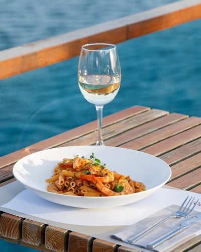 Buy a dinner 