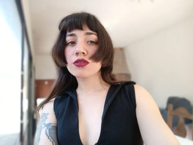 $33 just because i'm pretty🖤