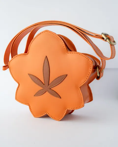 Maple Leaf Pochette