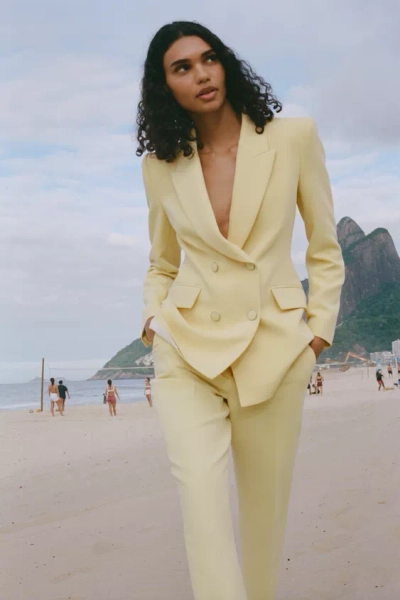 DOPPELREIHIGER BLAZER MIT SCHULTERPOLSTERN