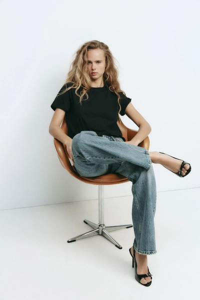 HIGH-HEELED PATENT-EFFECT SANDALS