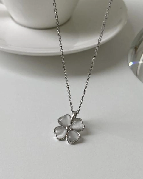 Chopu silver four-leaf clover necklace