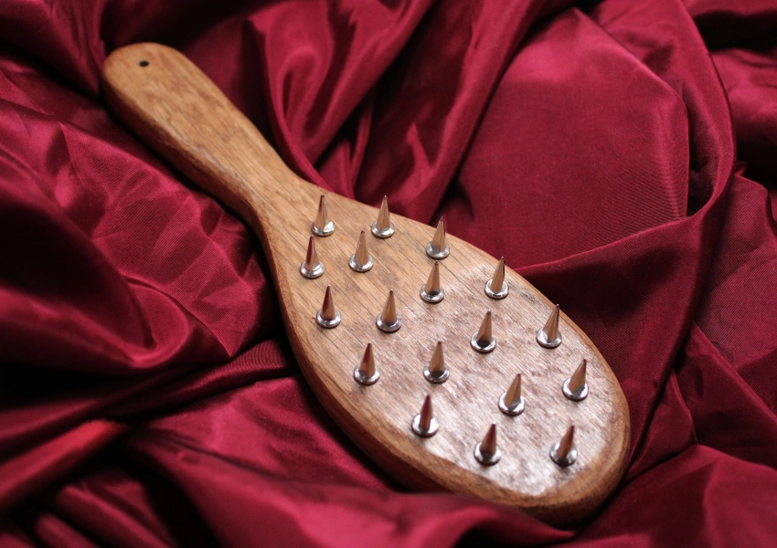 Paddle hairbrush vampire metal spikes