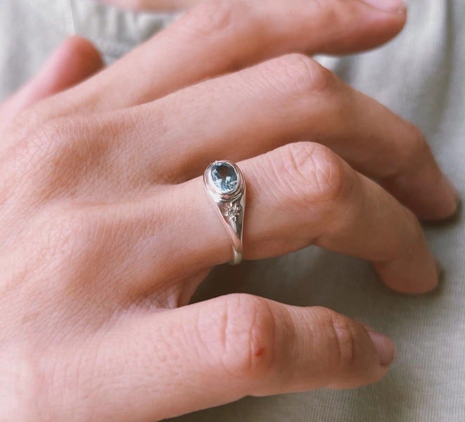 Oval faceted Blue Topaz 925 sterling silver dainty ring