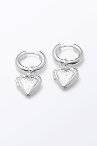 Tifa Academy - Heart earrings