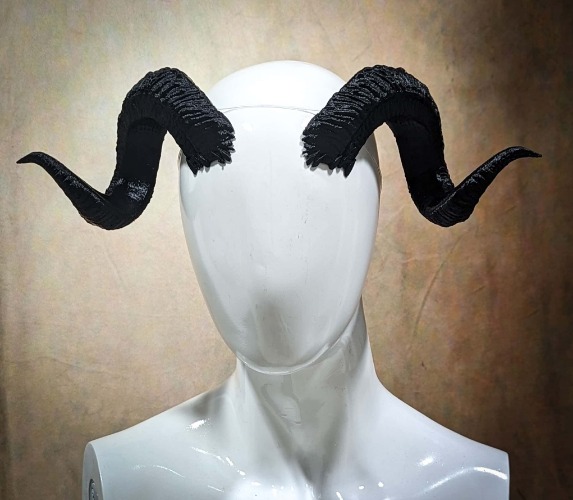 Lightweight Mountain Ram Horns | Black