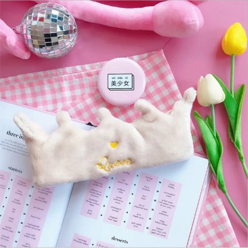 Adorable queen crown headband accessories. - Yellow