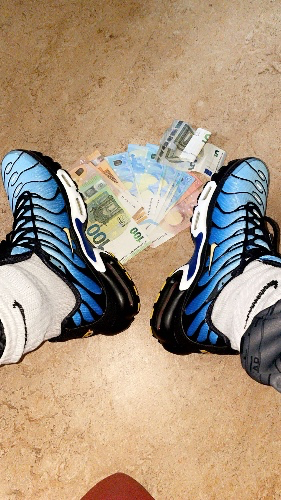 ManIntoMan own Presents 