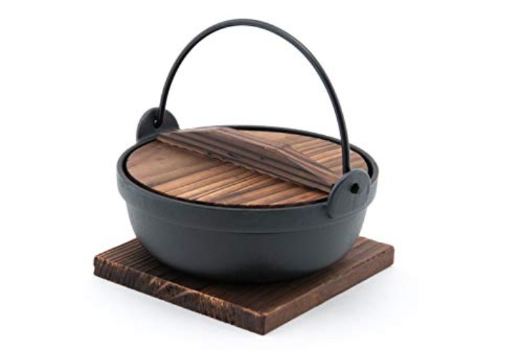Fuji Merchandise Japanese Style Cast Iron Sukiyaki Tetsu Nabe Pot with Wooden Lid and Tray Quality Enamel Coating (28 fl. oz) 6.75" Diameter - 