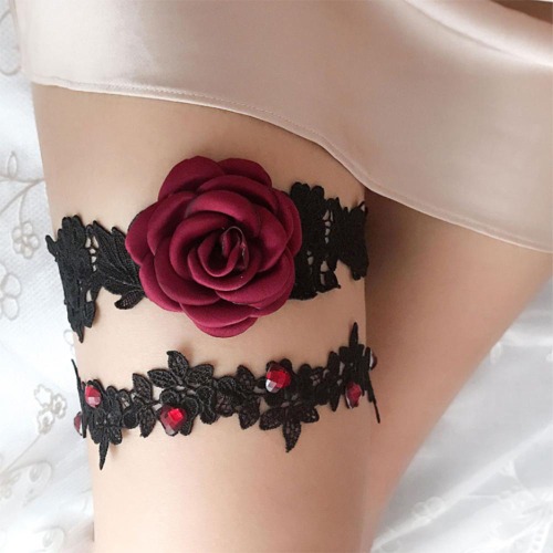 Lace Bridal Garter Set - Rhinestone-Adorned Red Rose Leg Ring - Black / One Size
