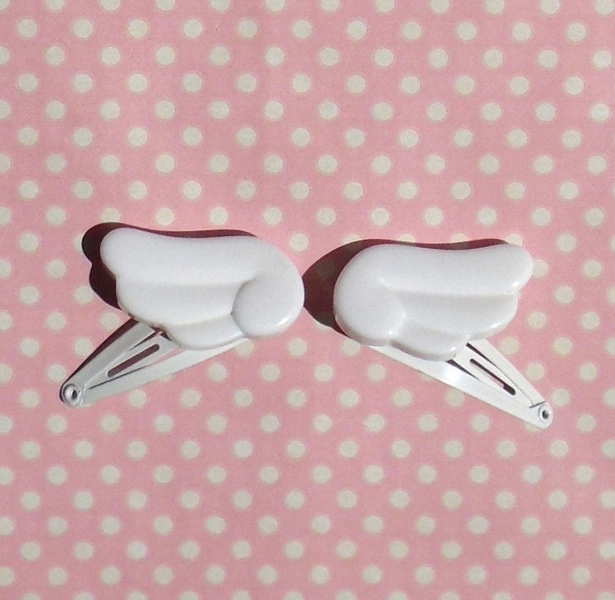 Pretty Angel wings hair clips in white