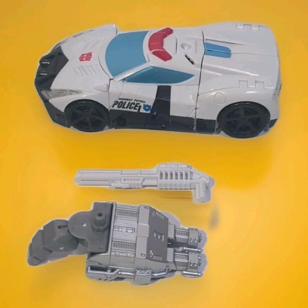 Transformers Generations Combiner Wars  PROWL  Action Figure- 100% COMPLETE