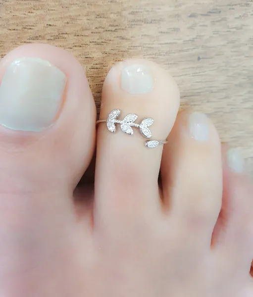 Valentines Day - Toe Ring-Adjustable Toe Ring-Silver Toe Ring-Leaf Laurel Flower Toe Ring-Sterling Silver 925 Toe Ring-Foot Jewelry