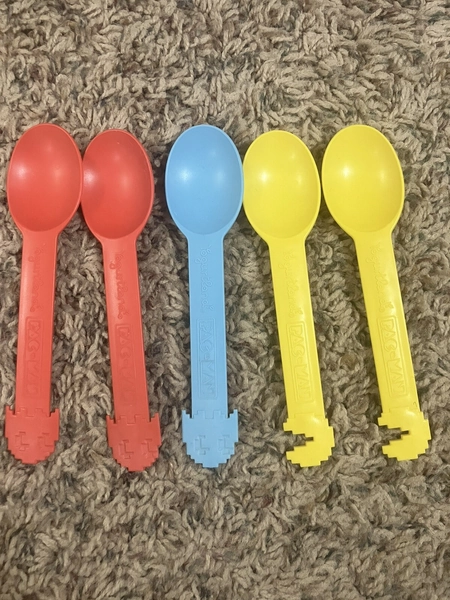 5–PAC-MAN Yogurtland Limited Edition Plastic Spoons