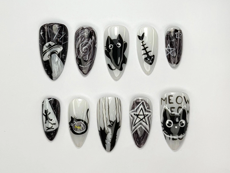 Alien Cat-Themed Press-On Nails