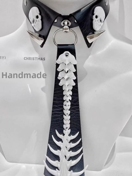 Black spinal design collar tie