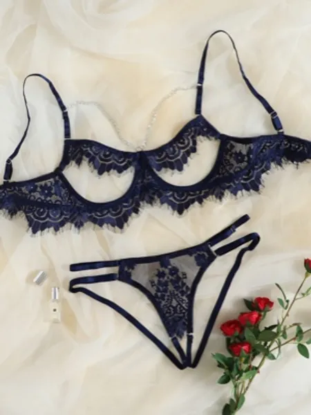 Cut Out Chain Decor Underwire Lingerie Set