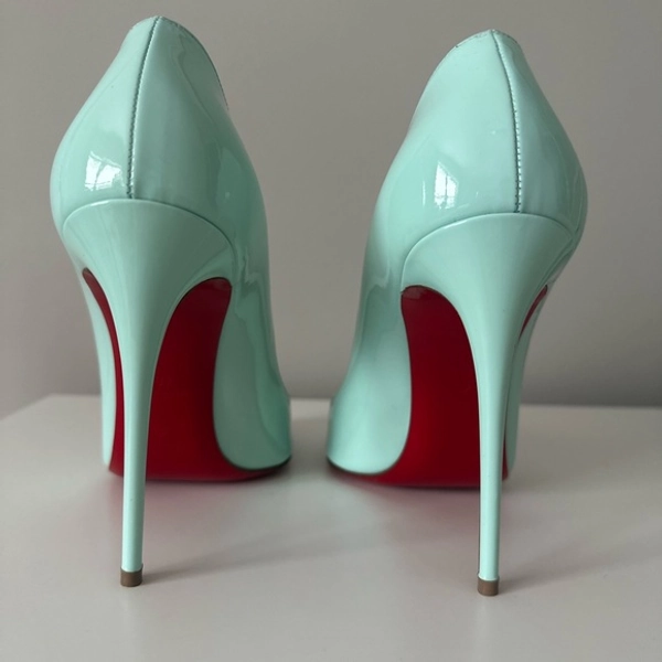 Christian Louboutin. Size 40. -Pigalle Follies 100mm Patent OPALINE Tiffany Blue