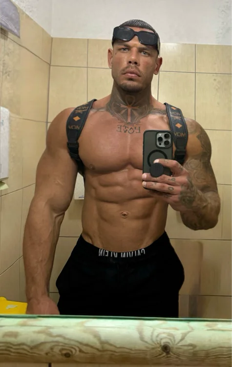 Muscle worship 