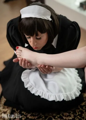 Treat the Lady Lux to a pedicure